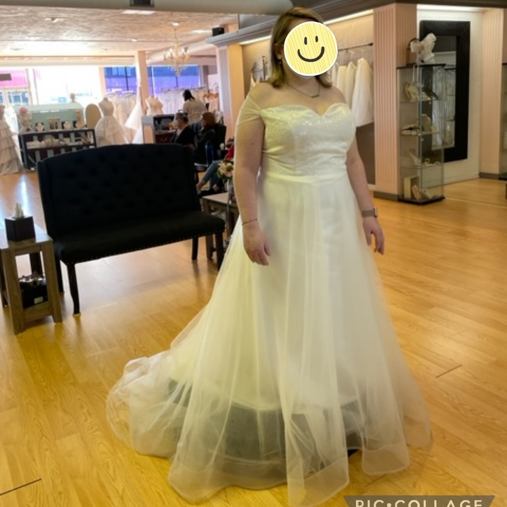 Simply Bridal wedding gown size 20-22